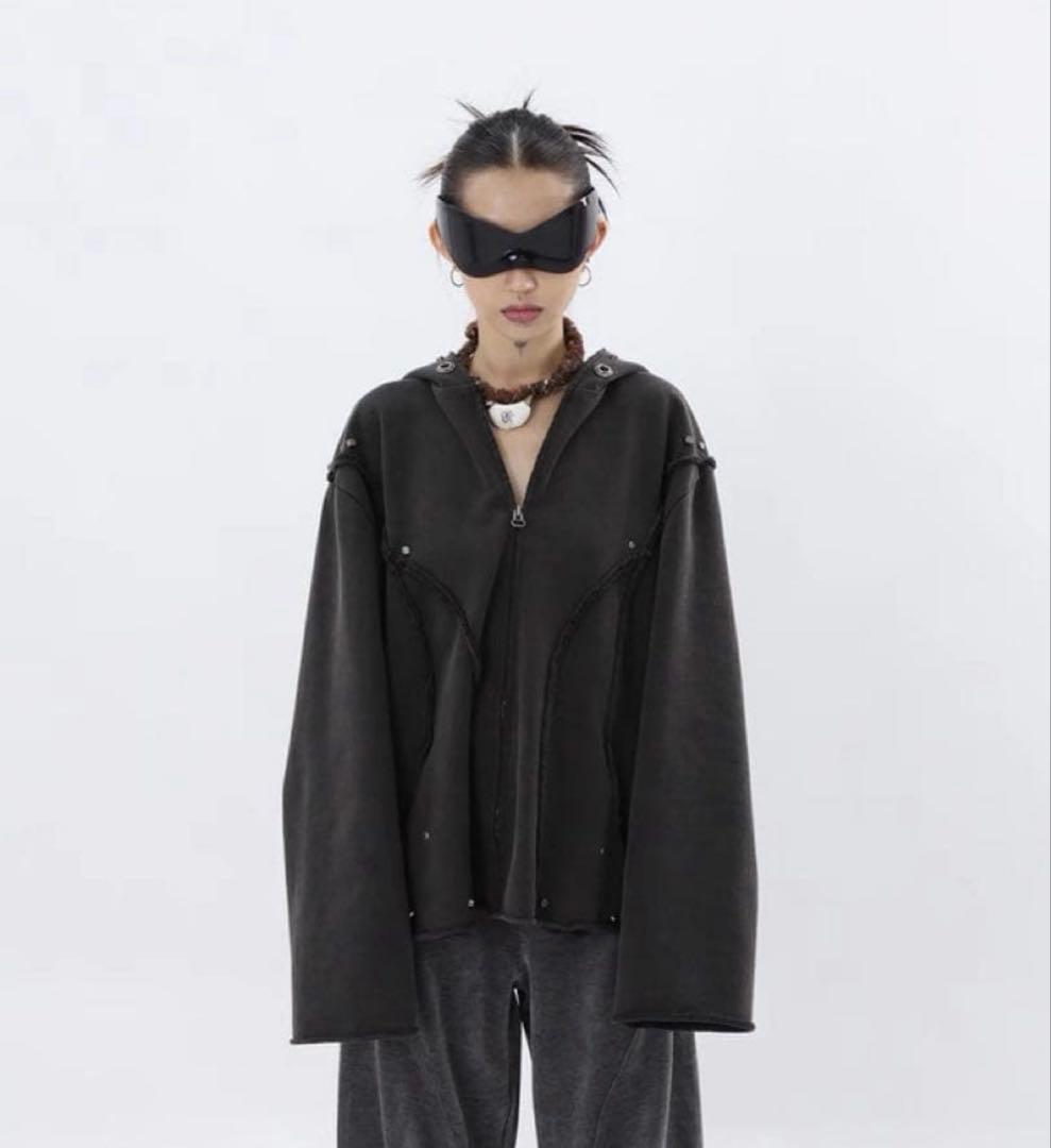 Fuzzykon 穴あきスタッズランダムフリンジオーバーフーディ　y2k