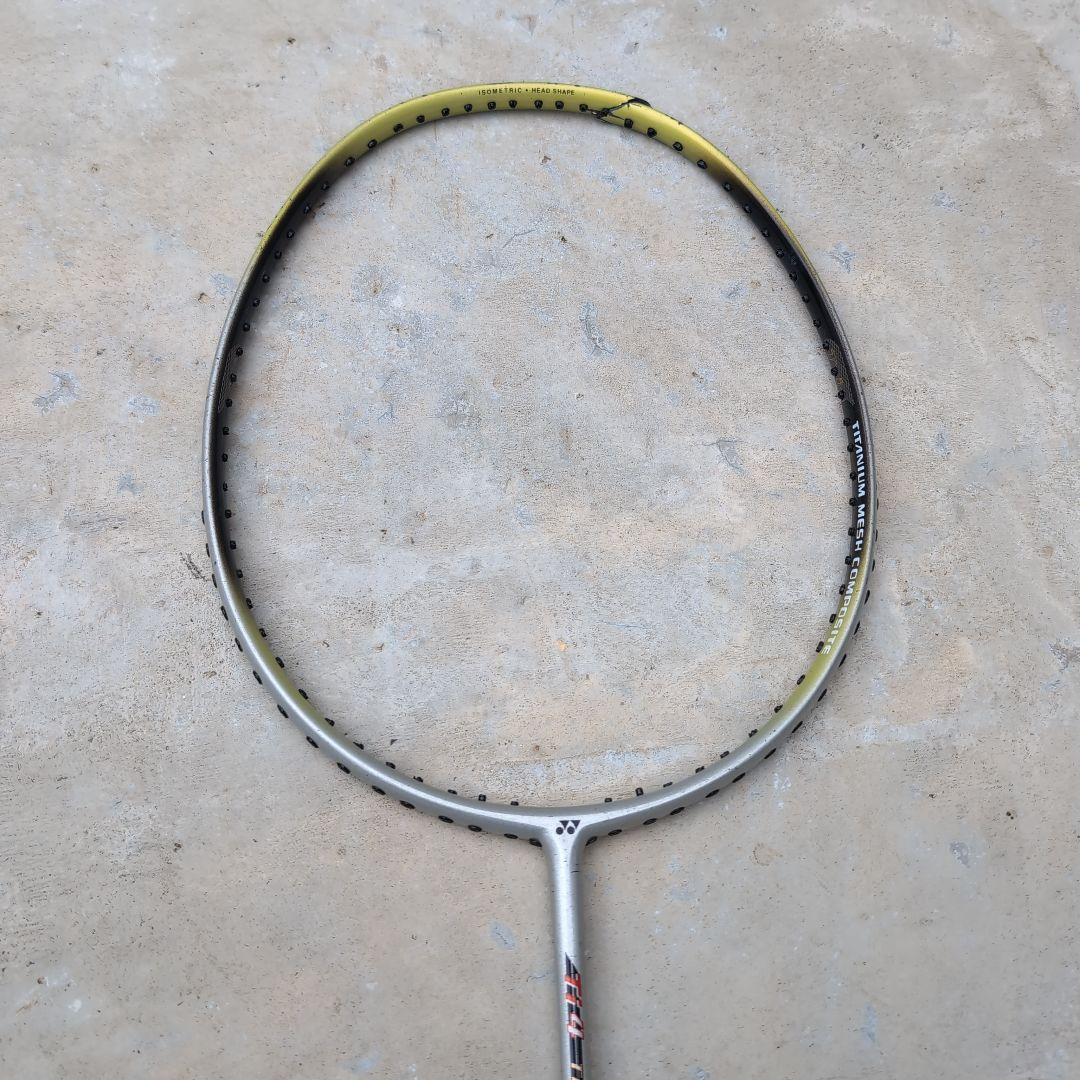 YONEX　Ti4　ヨネックスチタン4　バドミントン　ラケット