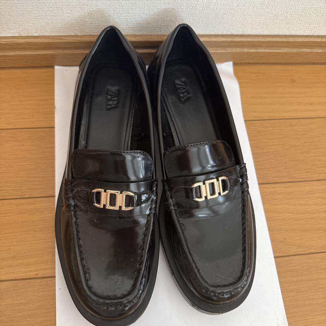 ザラ ZARA ブラックローファー ゴールド金具付き - メルカリ ザラ ZARA ブラックローファー ゴールド金具付き - メルカリ