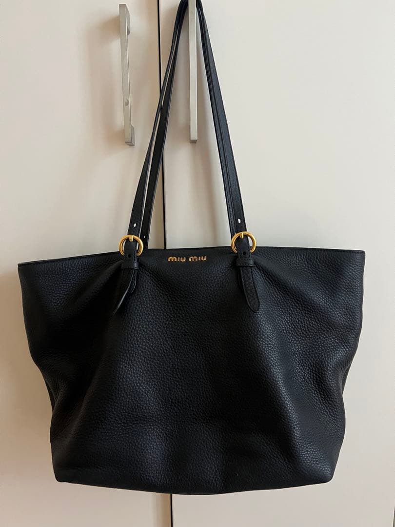 【最終お値下げ、美品】ミュウミュウ黒マドラスバッグ保存袋付