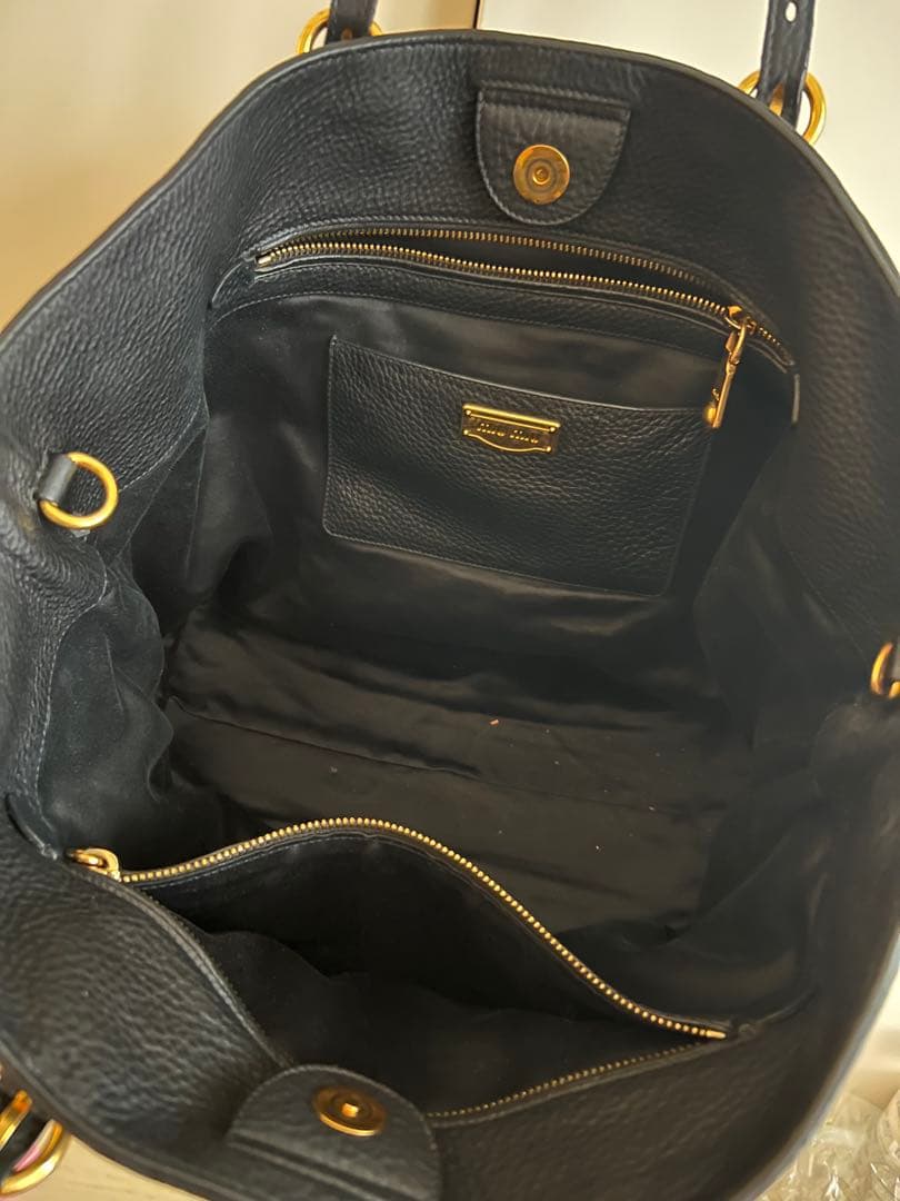 【最終お値下げ、美品】ミュウミュウ黒マドラスバッグ保存袋付