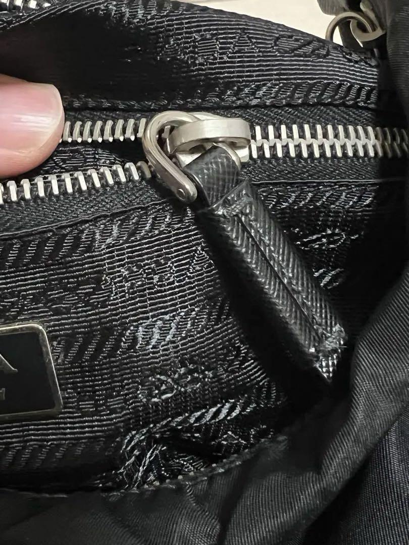 プラダPRADAロゴプレートワンショルダーバッグ　HOBO ナイロントート
