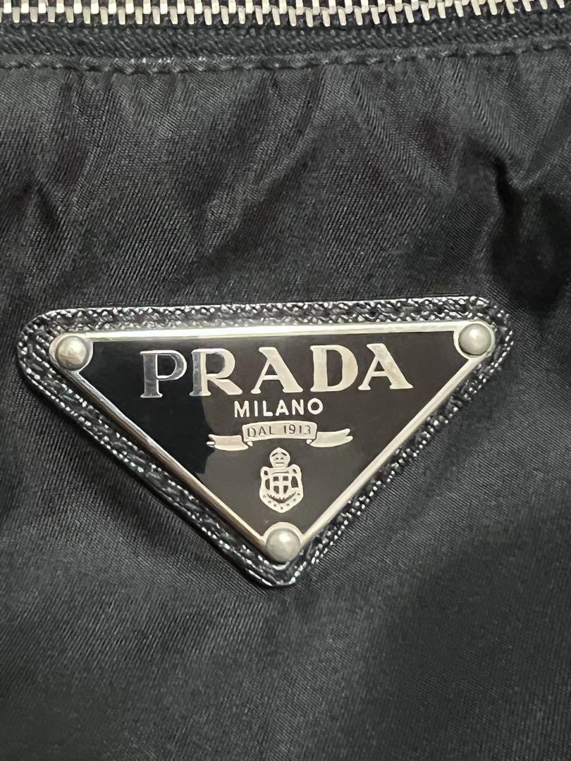 プラダPRADAロゴプレートワンショルダーバッグ　HOBO ナイロントート