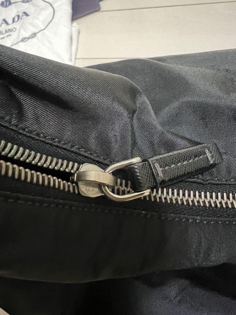 プラダPRADAロゴプレートワンショルダーバッグ　HOBO ナイロントート