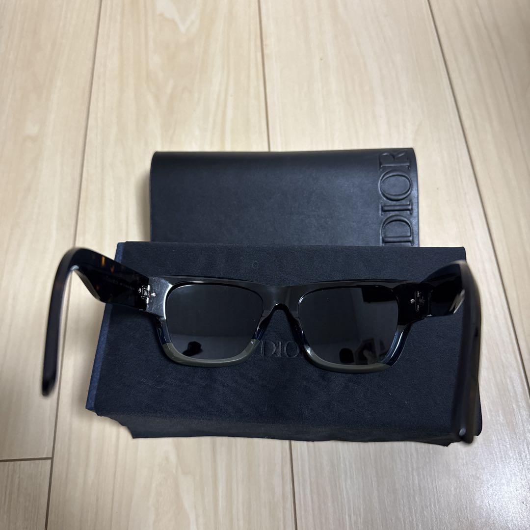 Dior サングラス 正規品 ケース付き Christian Dior ブラック サングラス ケース付き - メルカリ