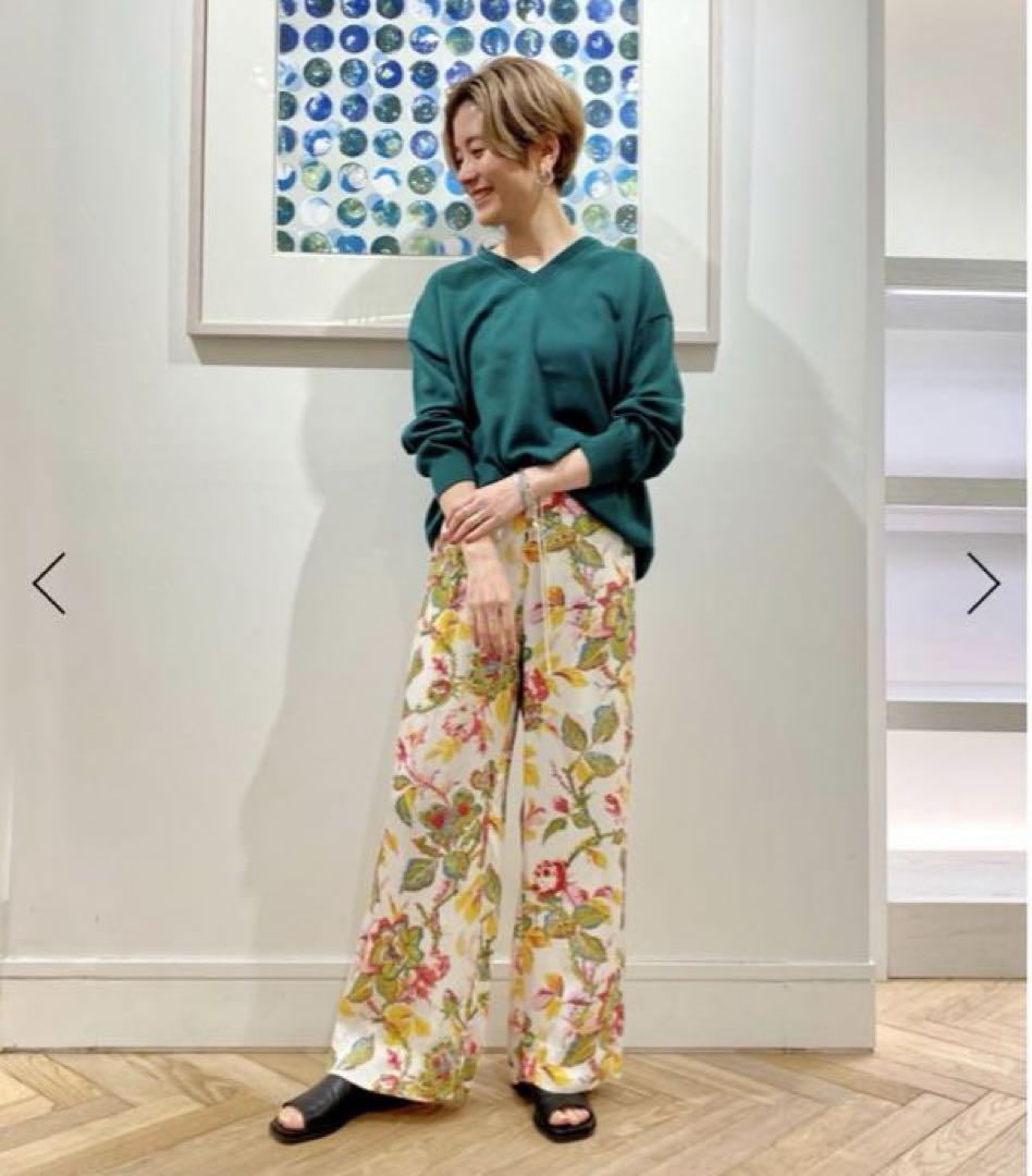 最新入荷 新品タグ付】手洗可 GALERIE VIE Vネックニット 白 ¥24200 トップス
