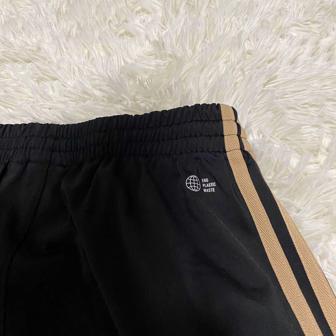 Adidas ジャージ セットアップ Mサイズ黒 ベージュ ライトゴールド Adidas ジャージ セットアップ Mサイズ黒 ベージュ ライトゴールド