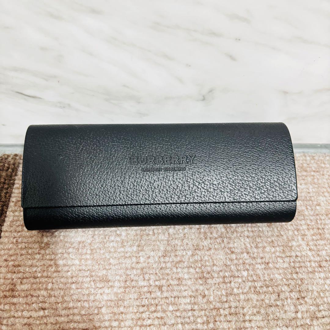 Burberry ブラックラウンドメガネ ケース付き