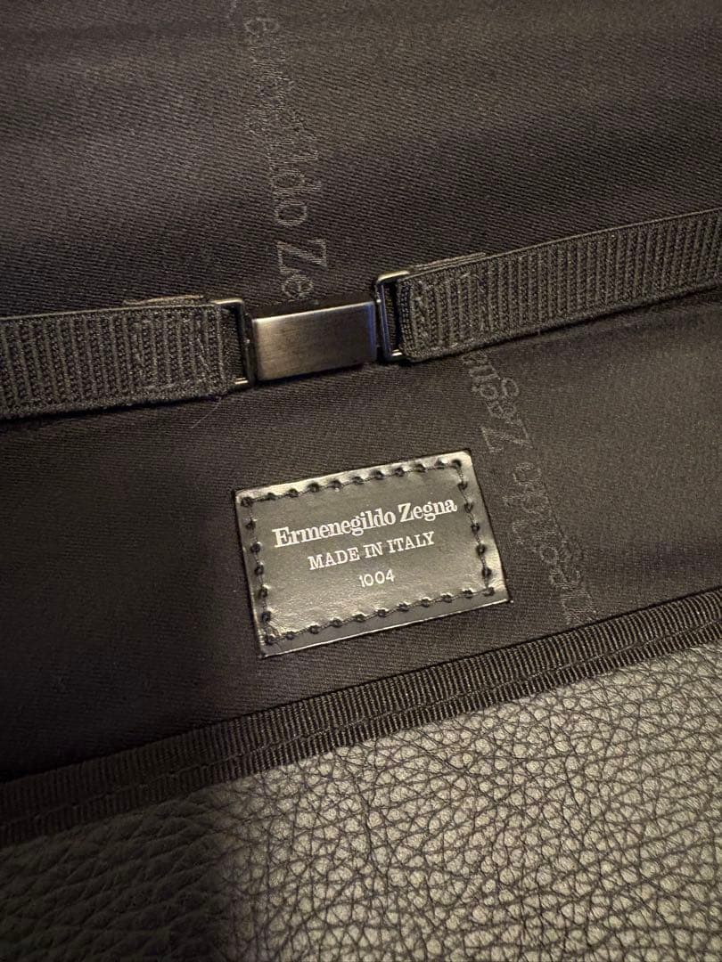 Ermenegildo Zegna ブラックガーメントバッグ Ermenegildo Zegna ブラックガーメントバッグ
