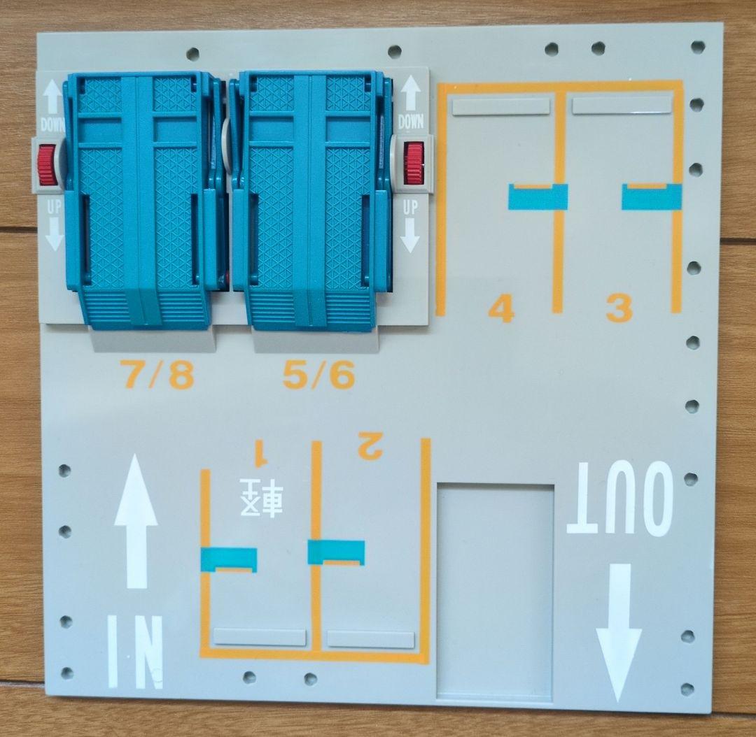 【新品】トミカタウン　立体パーキング　タイムズ　/　信号機