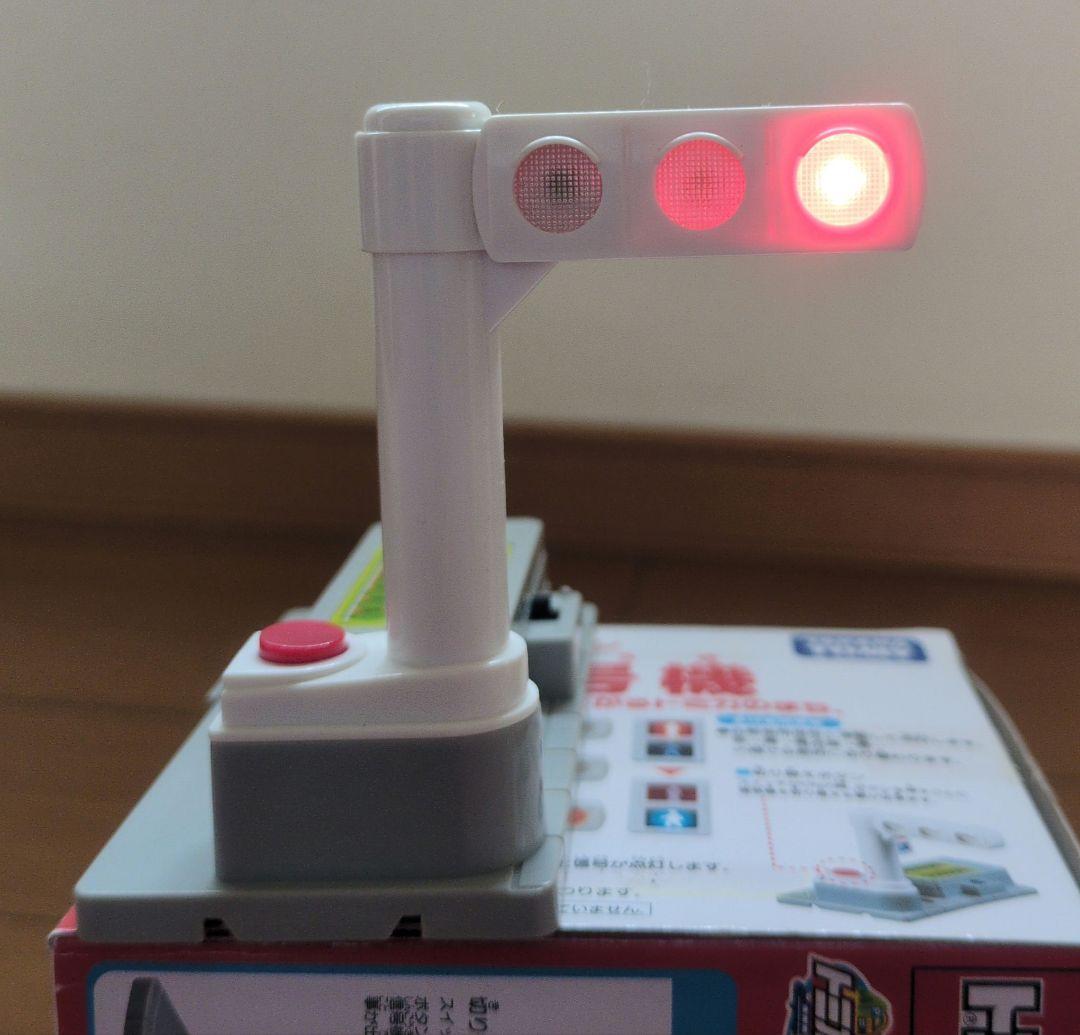 【新品】トミカタウン　立体パーキング　タイムズ　/　信号機