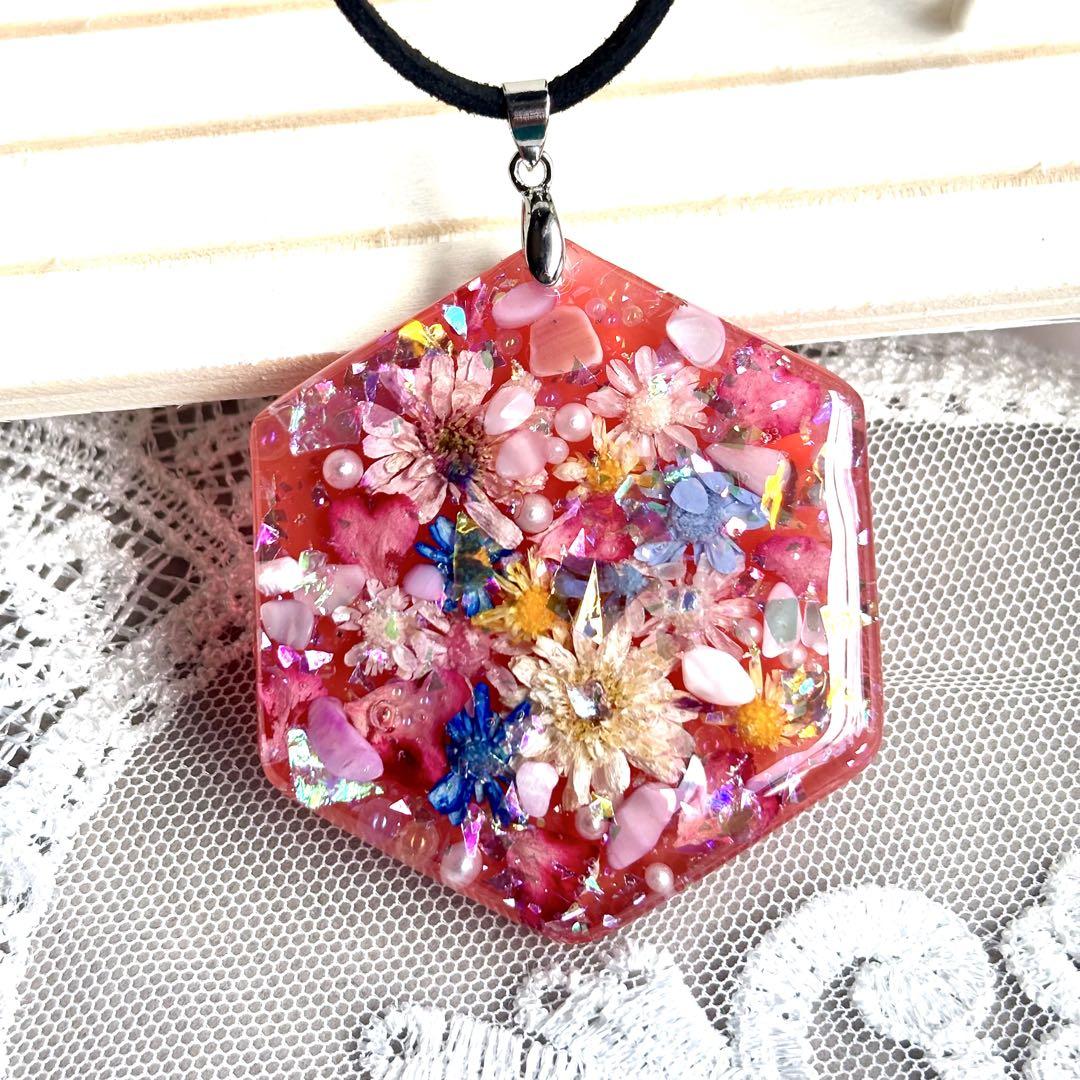 No.2290☆ハンドメイド☆新作♡フラワーレジンネックレス - メルカリ