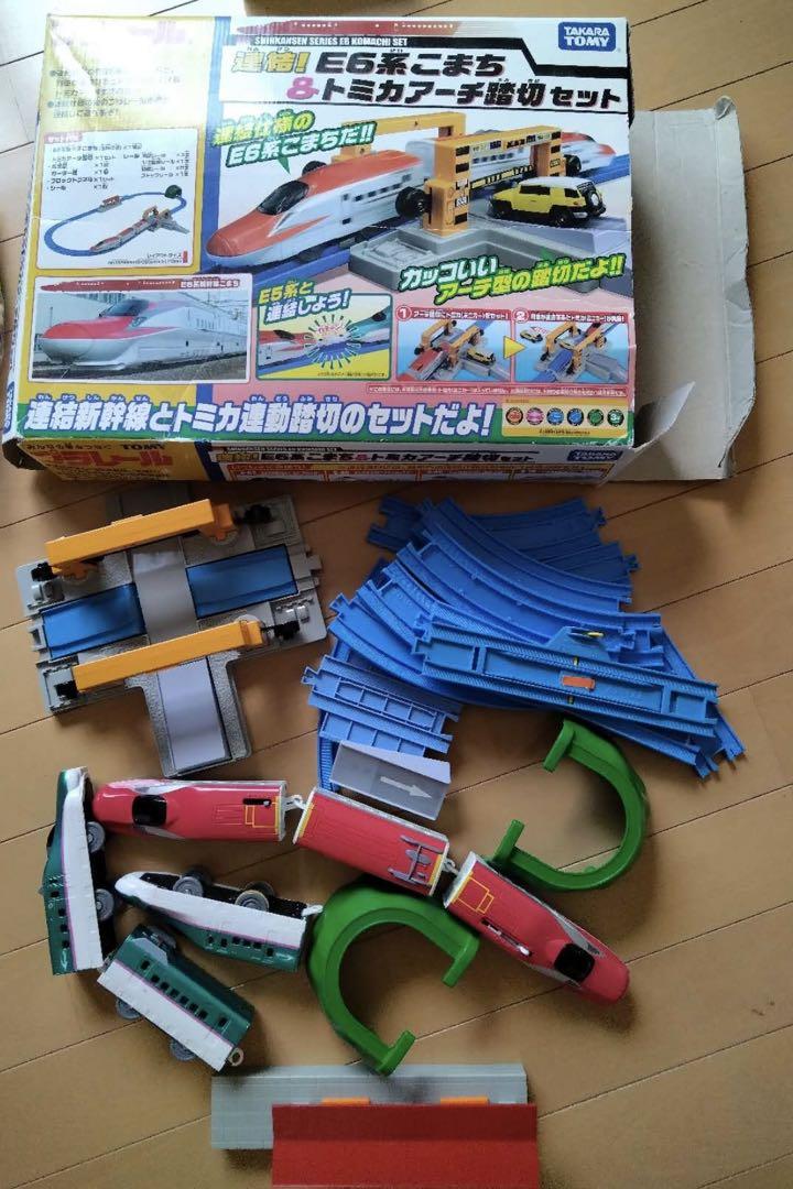 プラレール 連結E6系こまち&トミカアーチ踏切セット - メルカリ