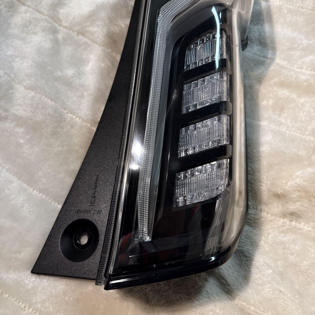 ホンダ　NBOX カスタム　JF3 テールランプ　右