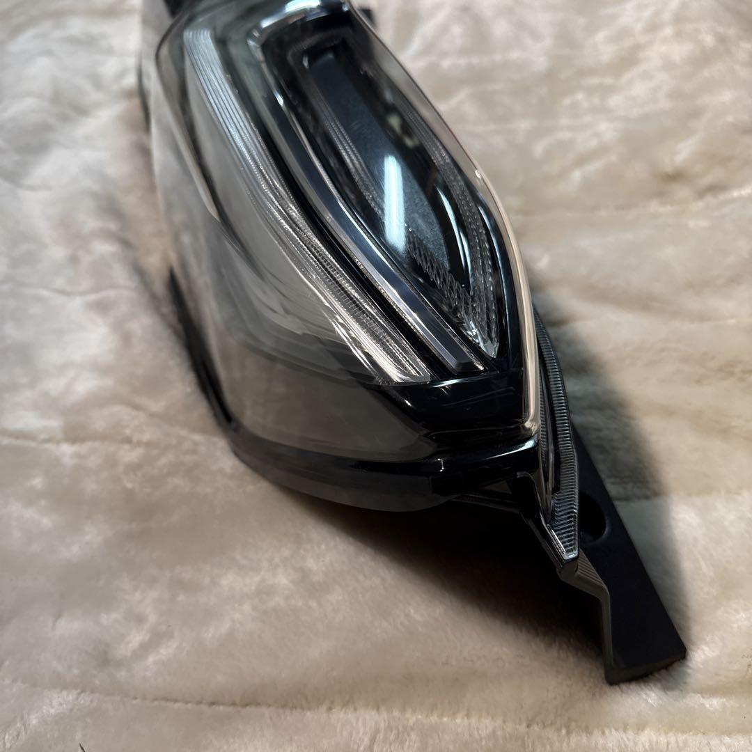 ホンダ　NBOX カスタム　JF3 テールランプ　右