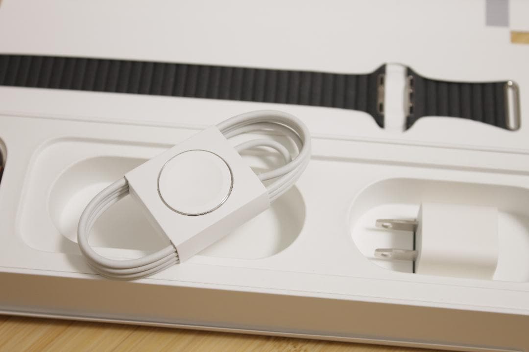 Apple Watch 5 44mmゴールドステンレスケース レザーループM Apple Watch 5 44mmゴールドステンレスケース レザーループM