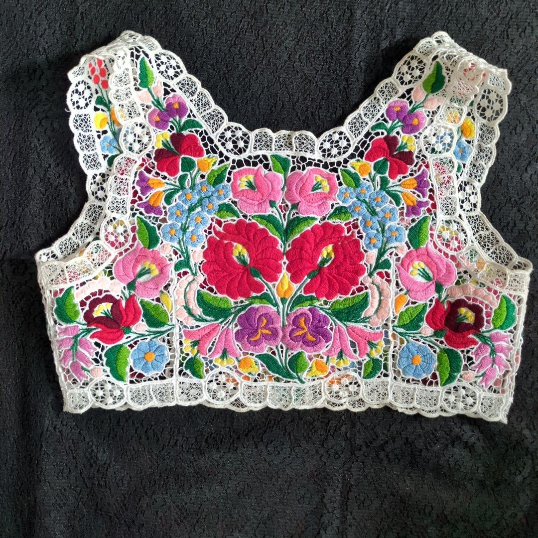 ハンガリー刺繍ベスト