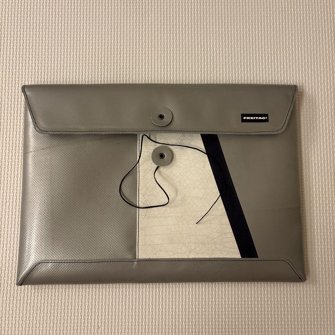 FREITAG F411 SLEEVE FOR LAPTOP 13/14 - メルカリ
