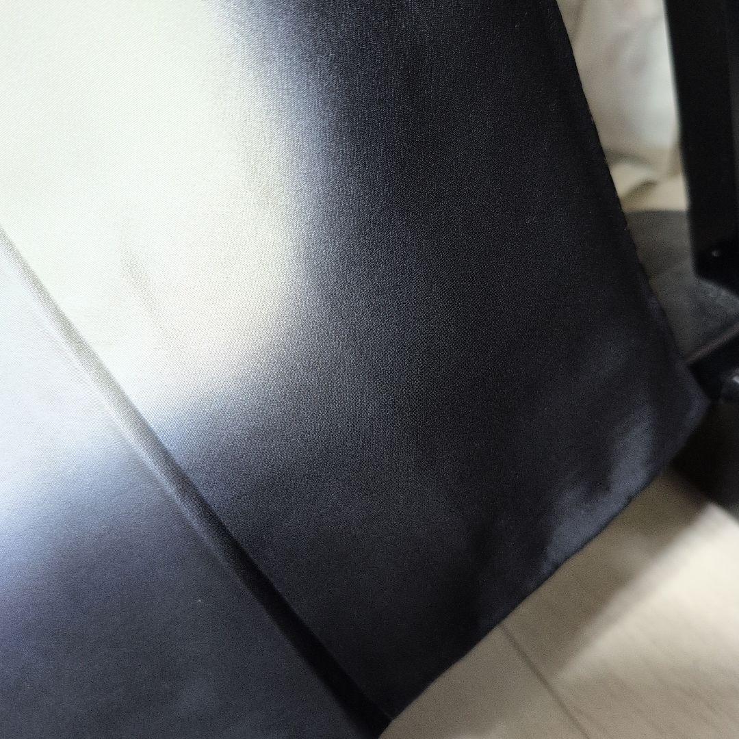 正絹良質小紋 焦げ茶にゴールド色菊花 ひっそり縦柄 正絹良質小紋 焦げ茶にゴールド色菊花 ひっそり縦柄