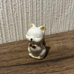 陶器 白い猫 フィギュア 置き物