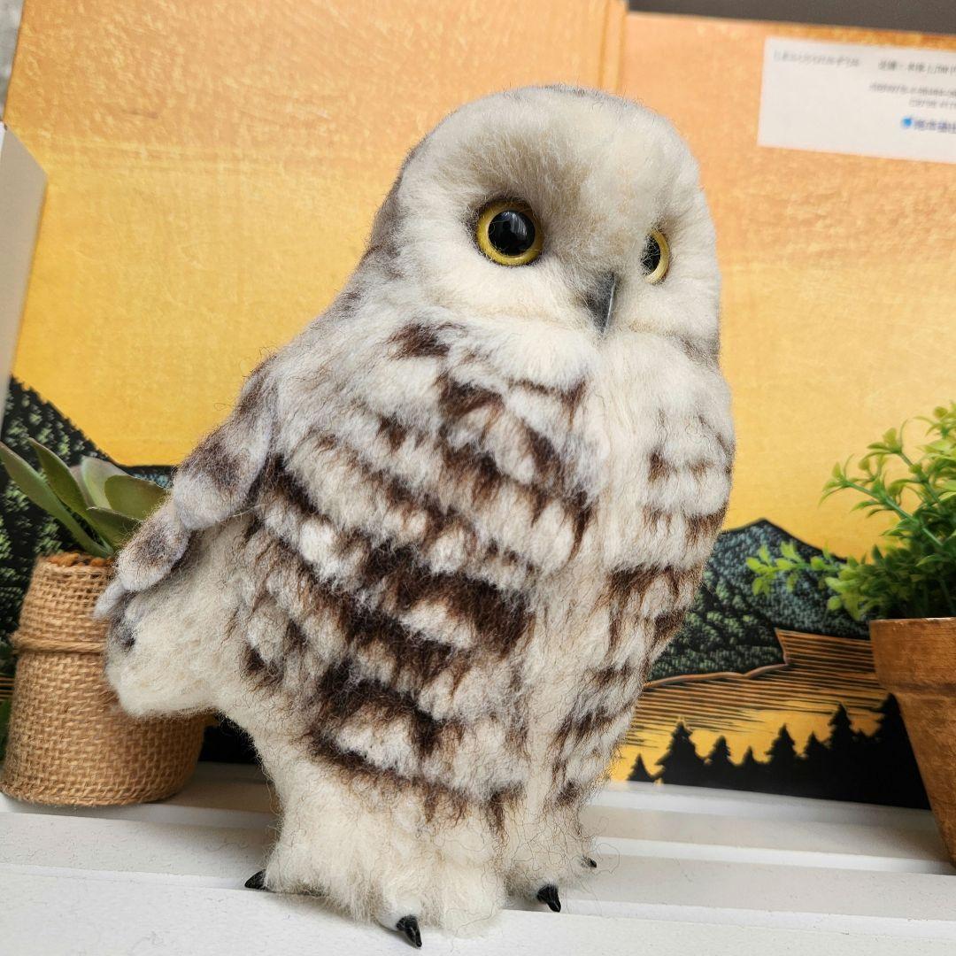 羊毛フェルト フクロウの置物　シロフクロウ
