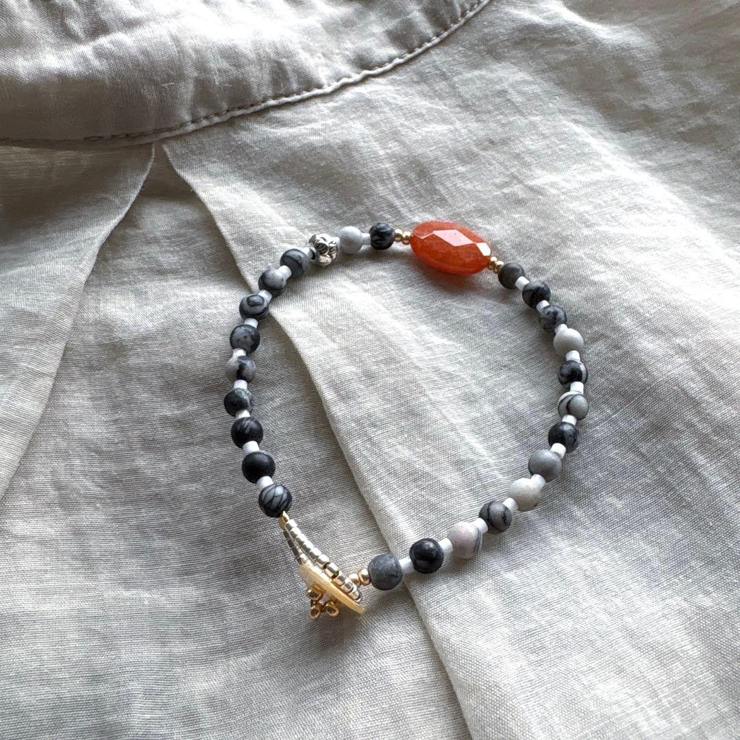 no.87 ミルキーカーネリアン　あこや貝ボタンのブレスレット