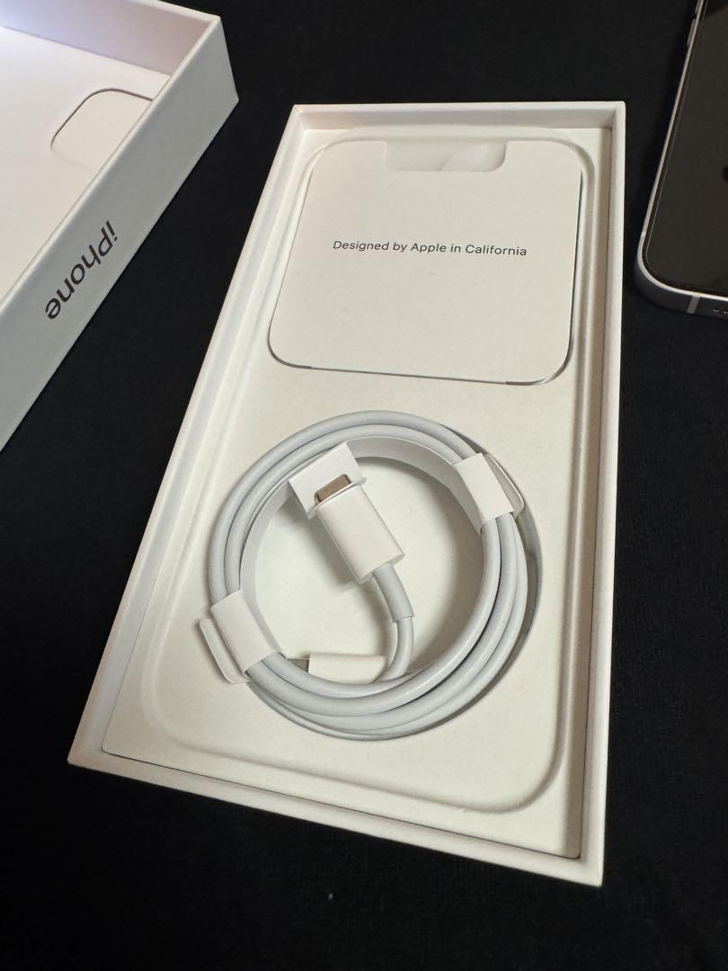 Apple iPhone 12 256GB ホワイト 本体 充電ケーブル付 - メルカリ