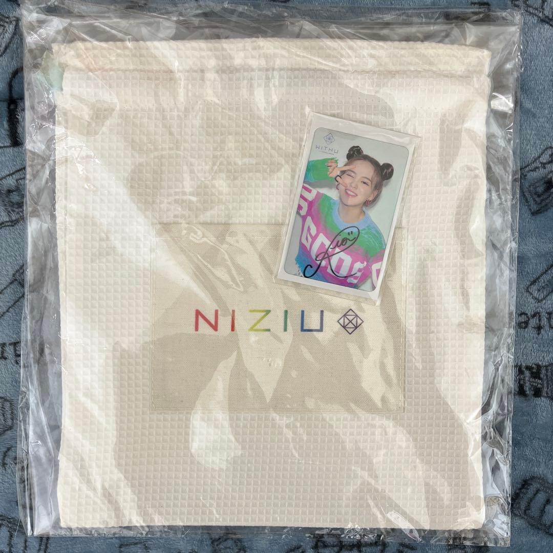NiziU リオ 直筆サイン入りトレカ - メルカリ