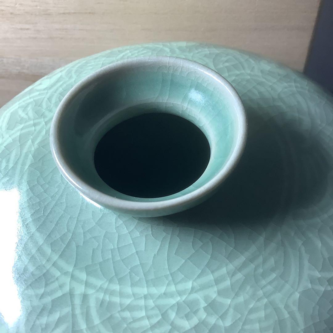 【新品　未使用】　韓国陶窯　東谷　金正黙　青磁象嵌雲鶴文梅瓶　花瓶　共箱付き