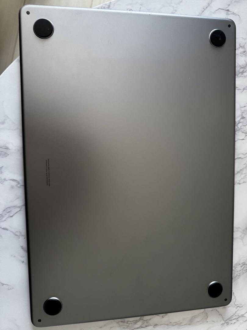 Apple MacBook Air (M2, 2022) 8GB 15インチ