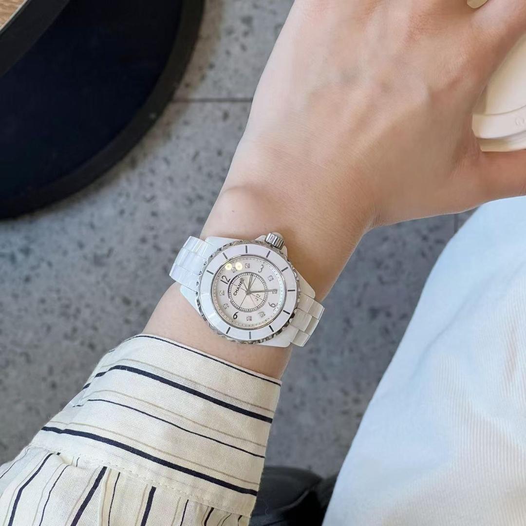 シャネル J12 12P 33mm 白 セラミックデイトクォーツ