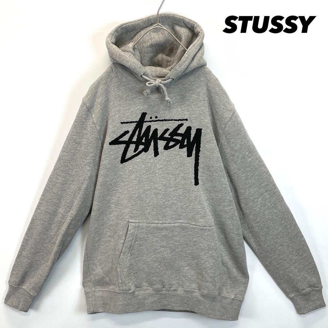 STUSSY 王道デザイン✨　ショーンフォント　センターロゴ　パーカー