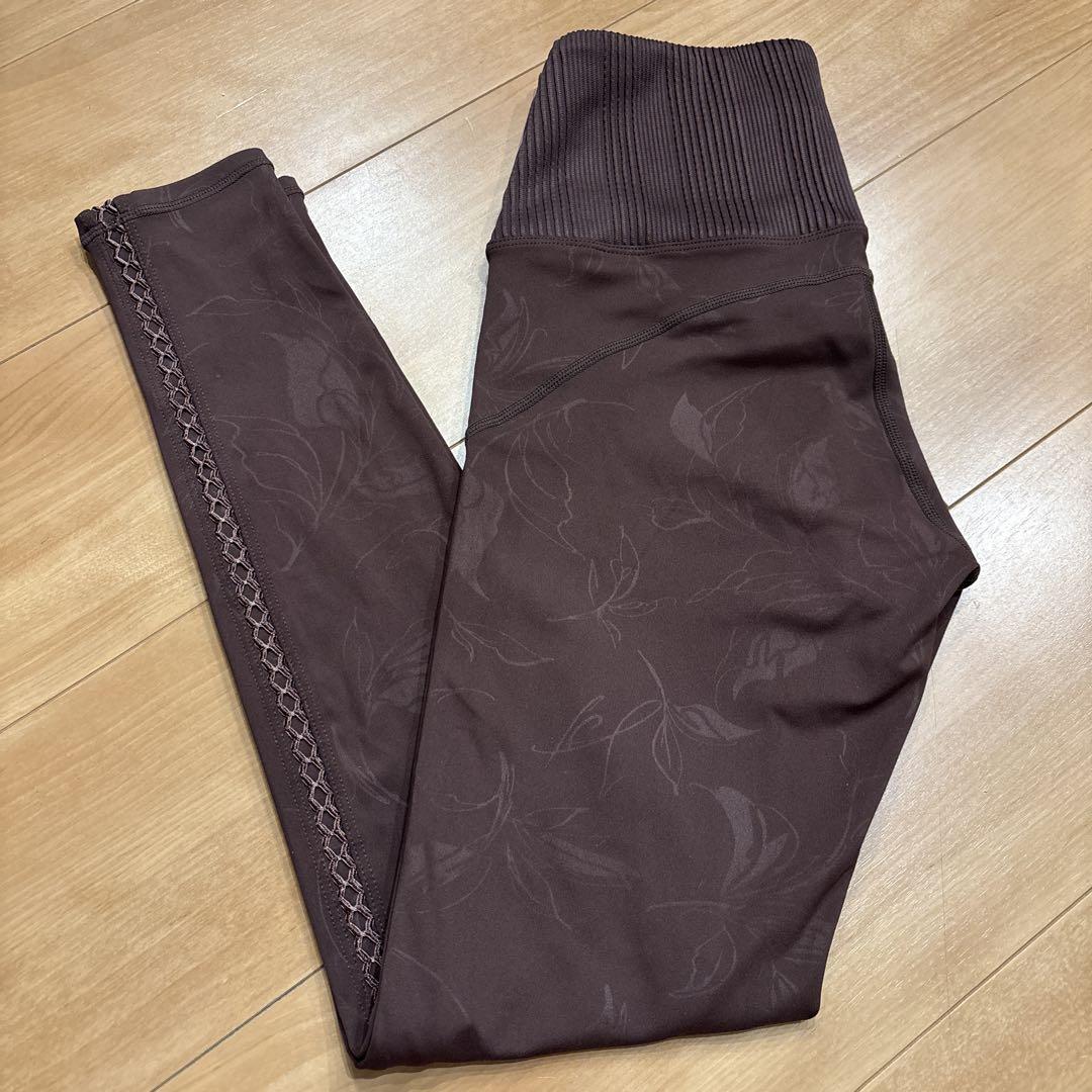 ★美品★ SUKALA エンボスリーフレギンス