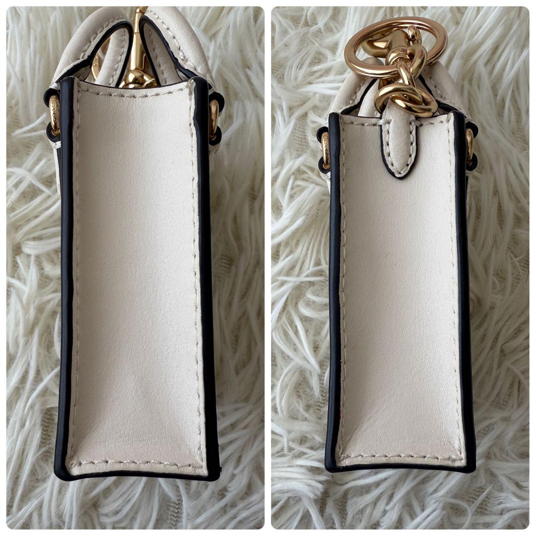 極美品 COACH チャーム トート ミニバッグ キーリング シグネチャー 極美品 COACH チャーム トート ミニバッグ キーリング