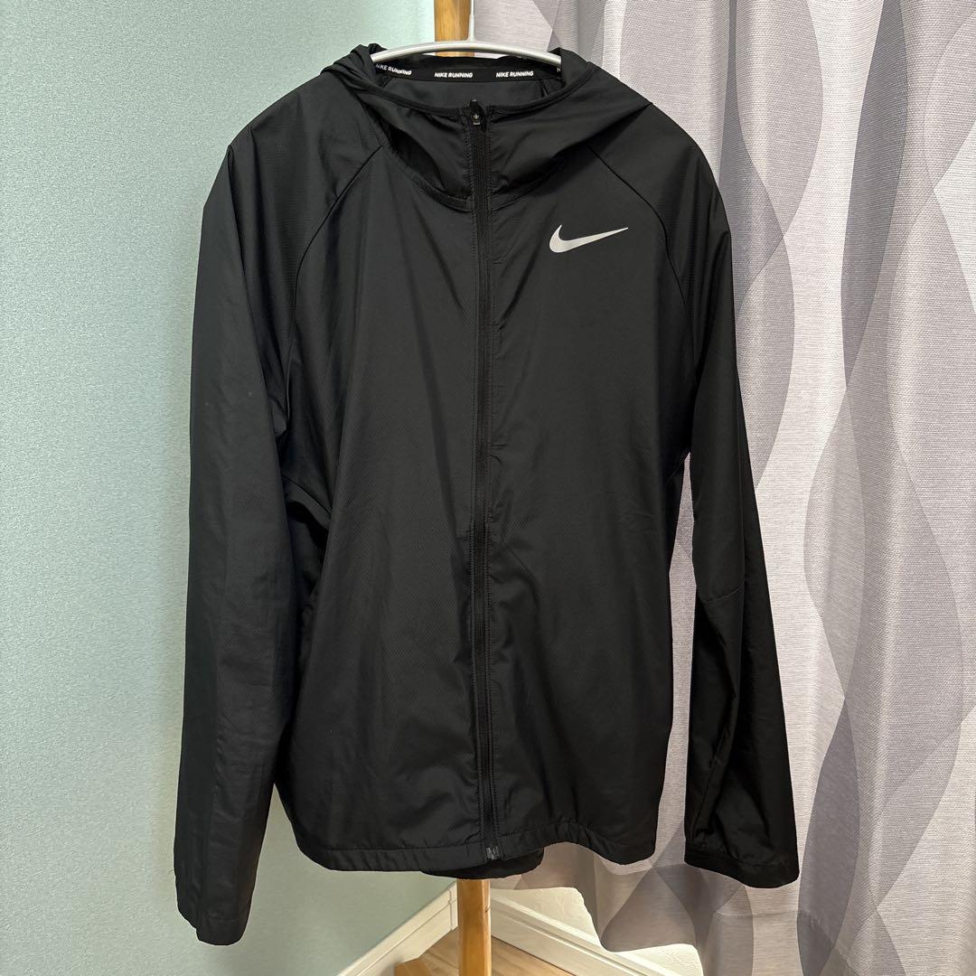 NIKE ナイキ　新品　ウインドブレーカー　ランニングウェア　ジャケット　新品 新品 NIKEナイキ ランニングジャケット ウインドブレーカー