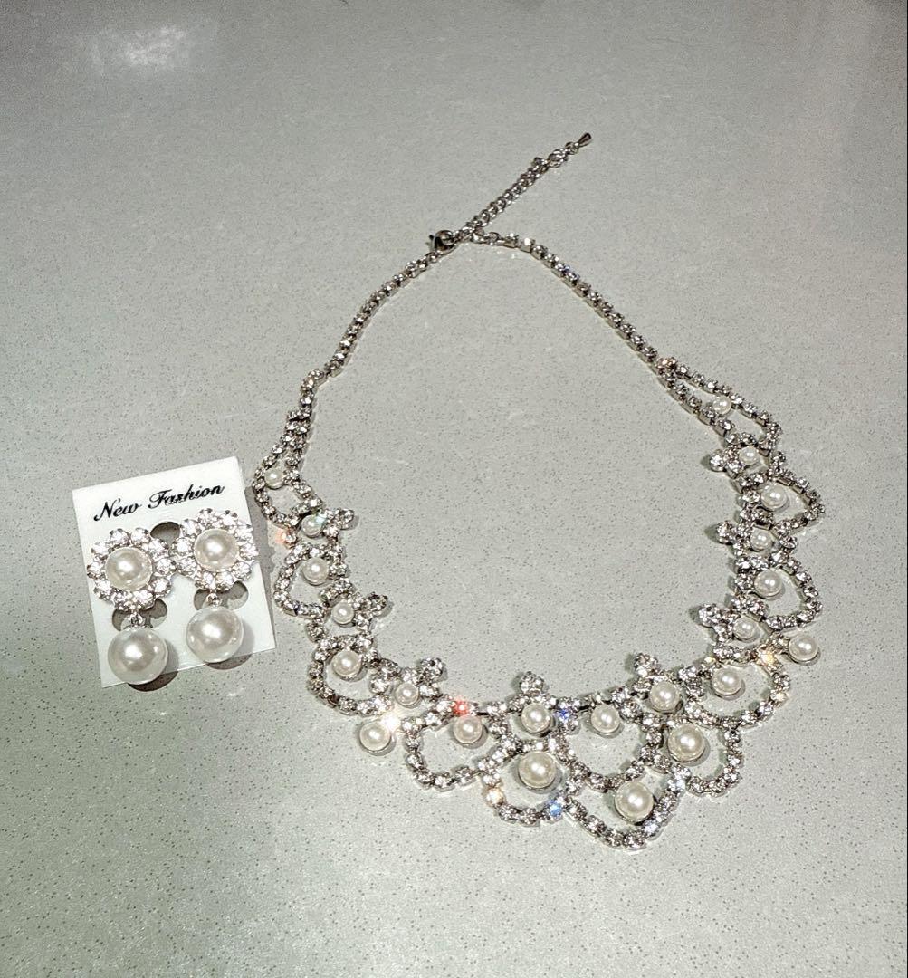 パールクリスタルネックレスとピアスセット