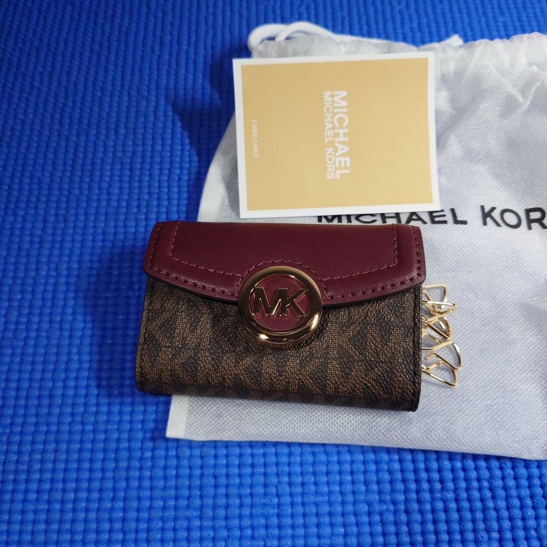 新品☆MICHAEL KORS キーケース　ブラウン レザー キーケース MICHAEL KORS レザーキーケース ブラウン/バーガンディ - メルカリ