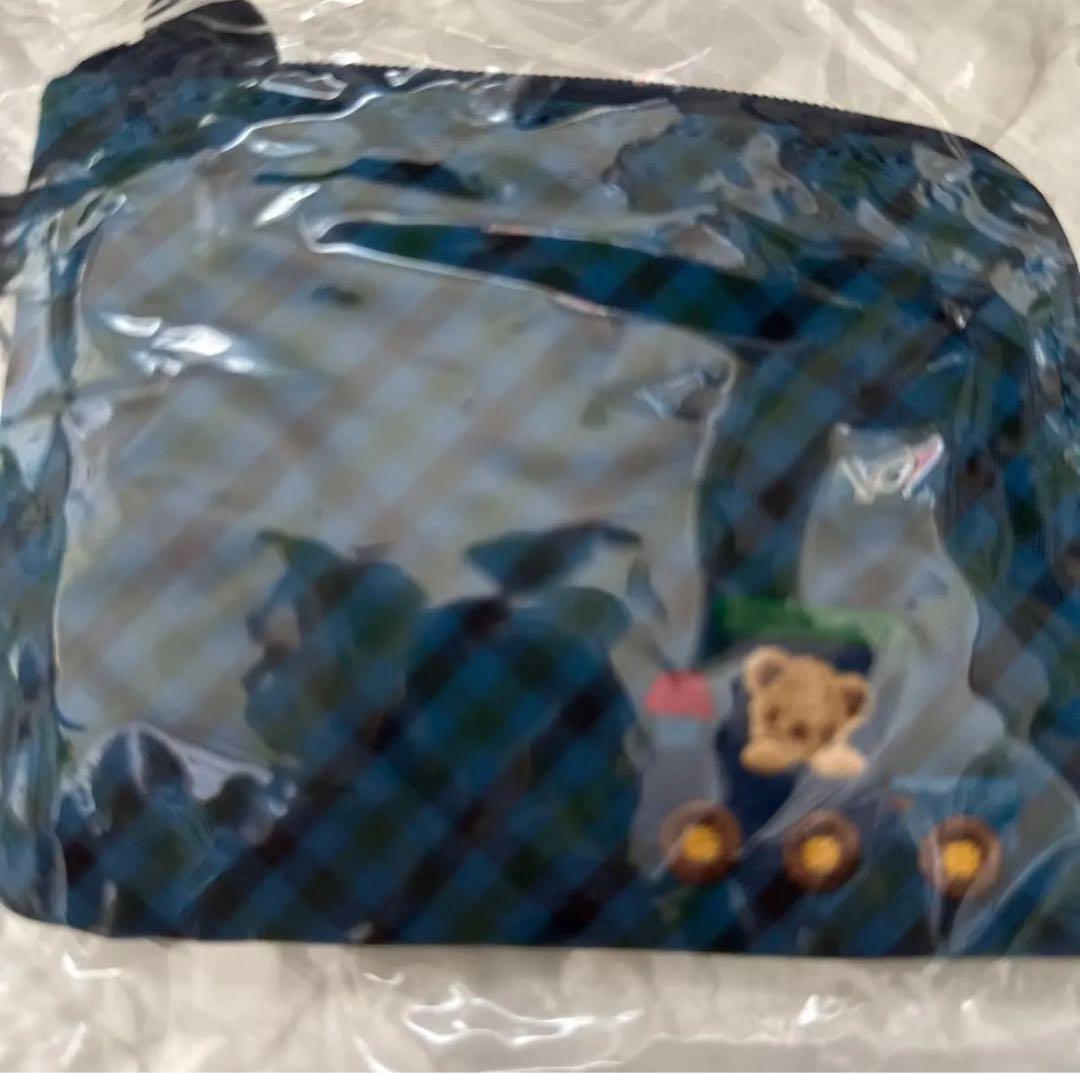 [新品未使用]ファミリアパスケース　　ファスナー付き　青　定期券入れ