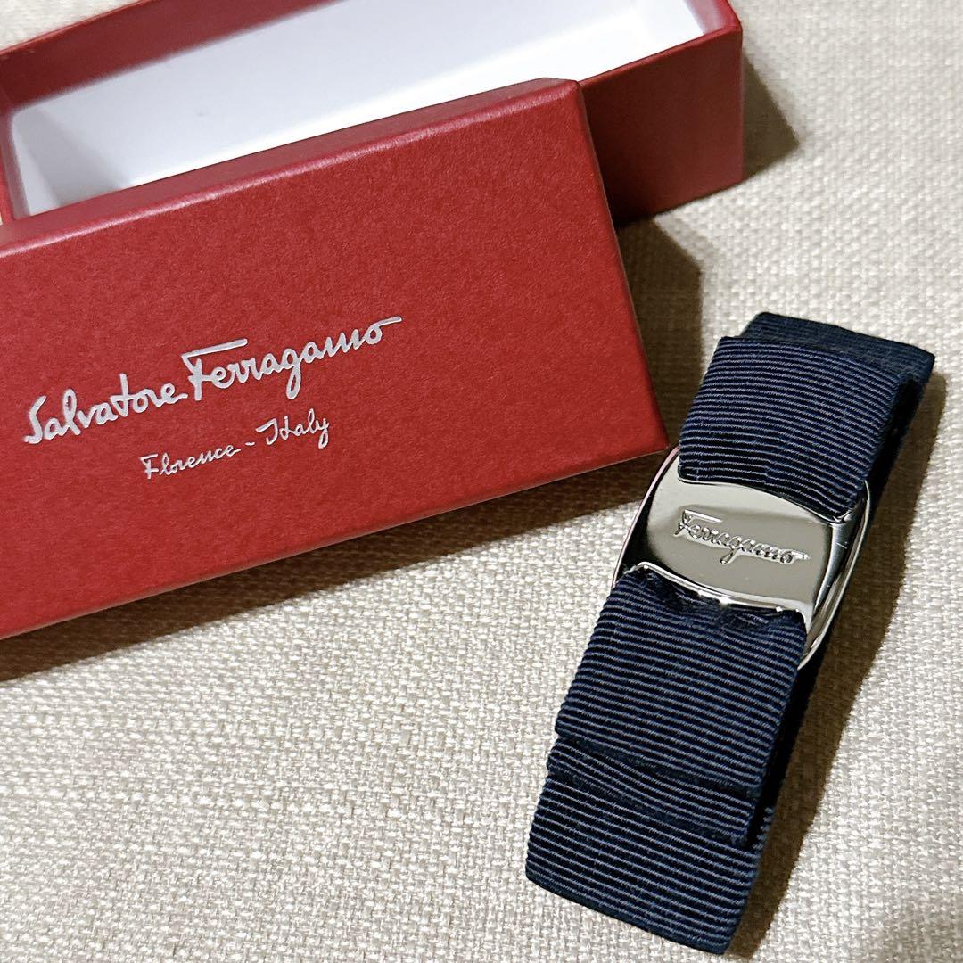 Salvatore Ferragamo バレッタ ガンチーニ ネイビー