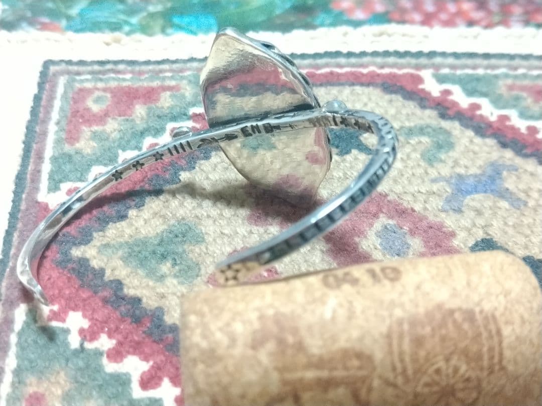 エリッカニコラスビケイ　ラピスラズリシルバーバングル