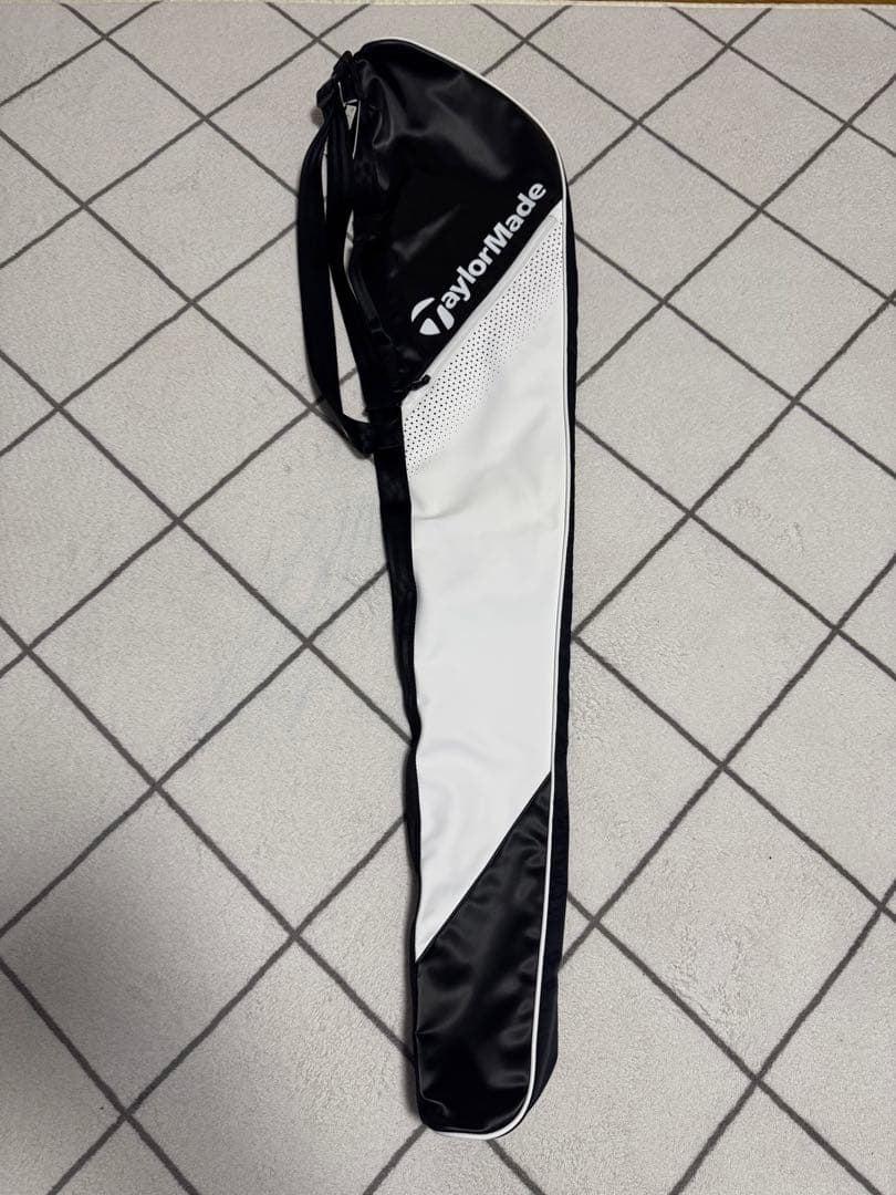 TaylorMade ゴルフバッグ 黒白 新品タグ付き
