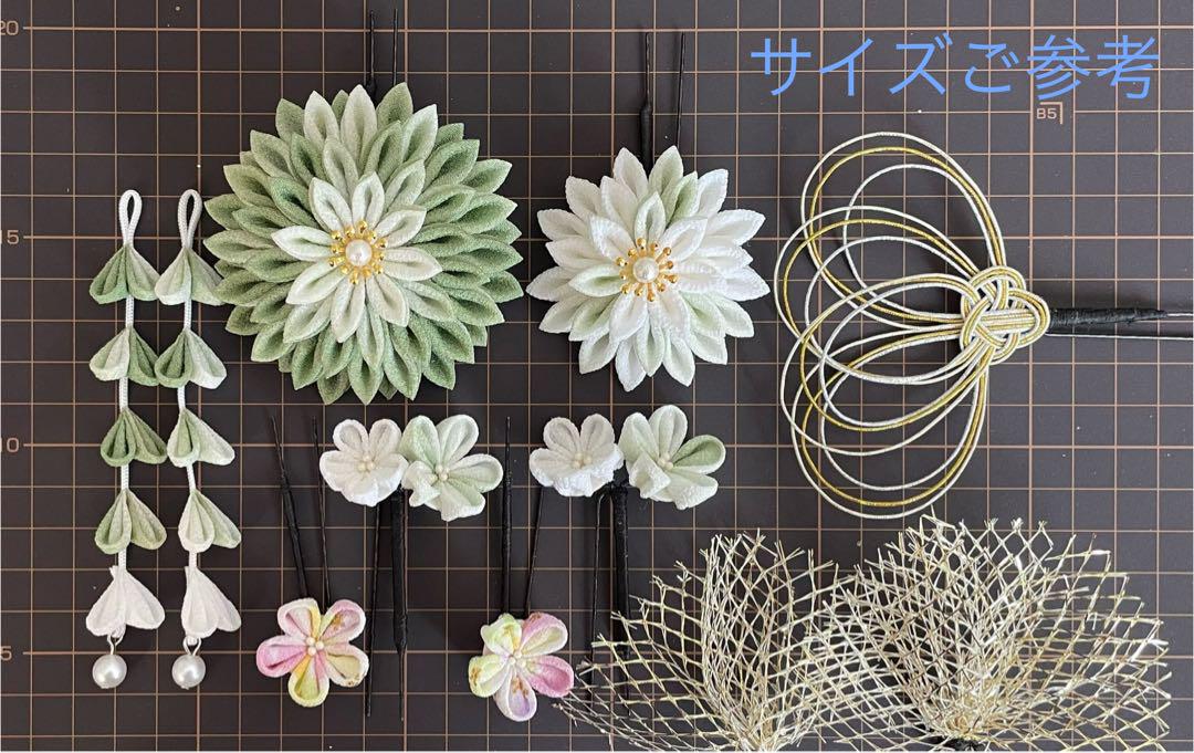 つまみ細工　髪飾り　✴︎結花✴︎モスグリーン成人式卒業式七五三　No.443 つまみ細工 髪飾り ✴︎結花✴︎モスグリーン成人式卒業式七五三