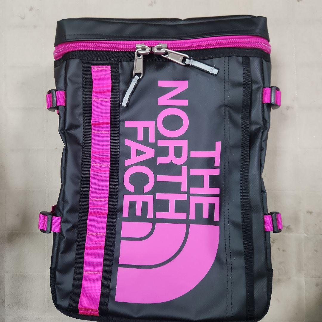 THE NORTH FACE リュック ヒューズボックス 黒/ピンク - メルカリ