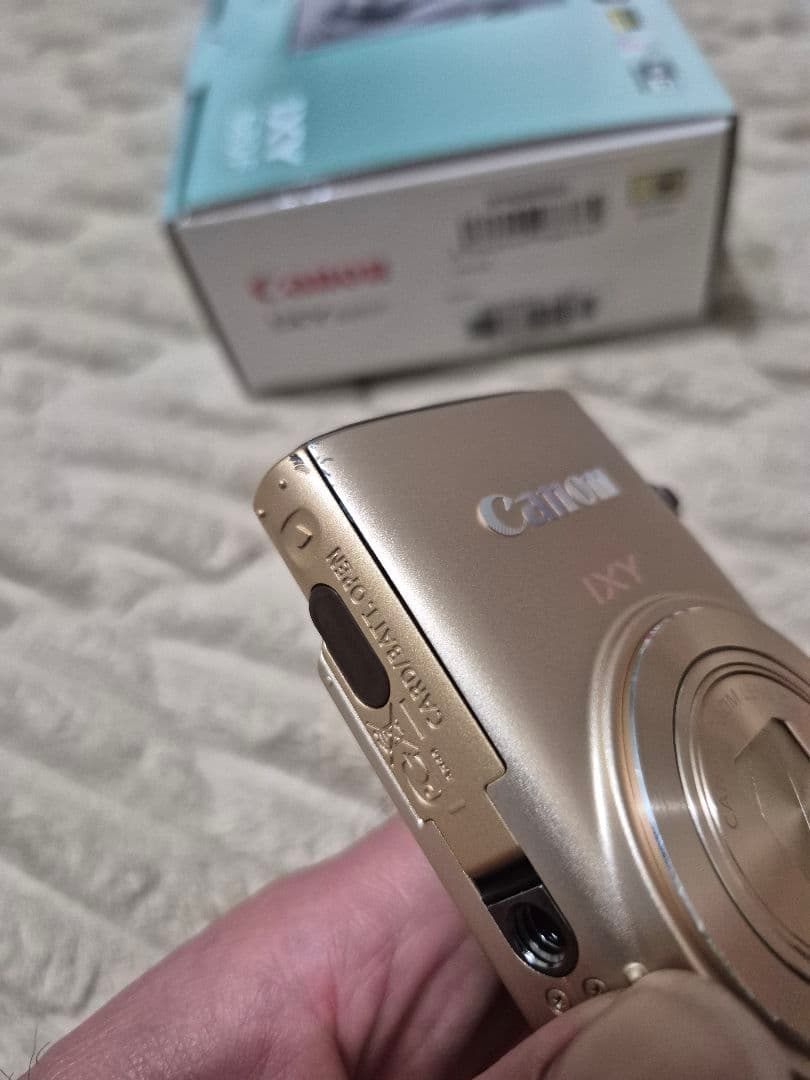 Canon IXY 620F 　ゴールドデジカメ