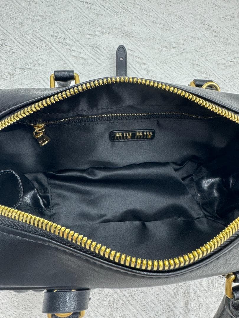 鑑定済アMIUMIU ボウリングバッグ ショルダーバッグチューバ 鑑定済アMIUMIU ボウリングバッグ ショルダーバッグチューバ