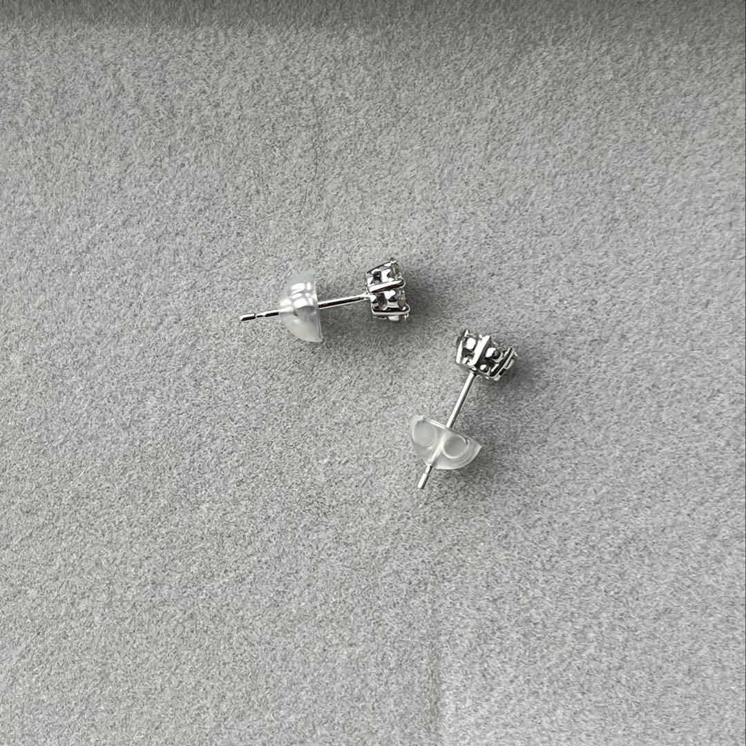新品未使用　K18 WG ピアス