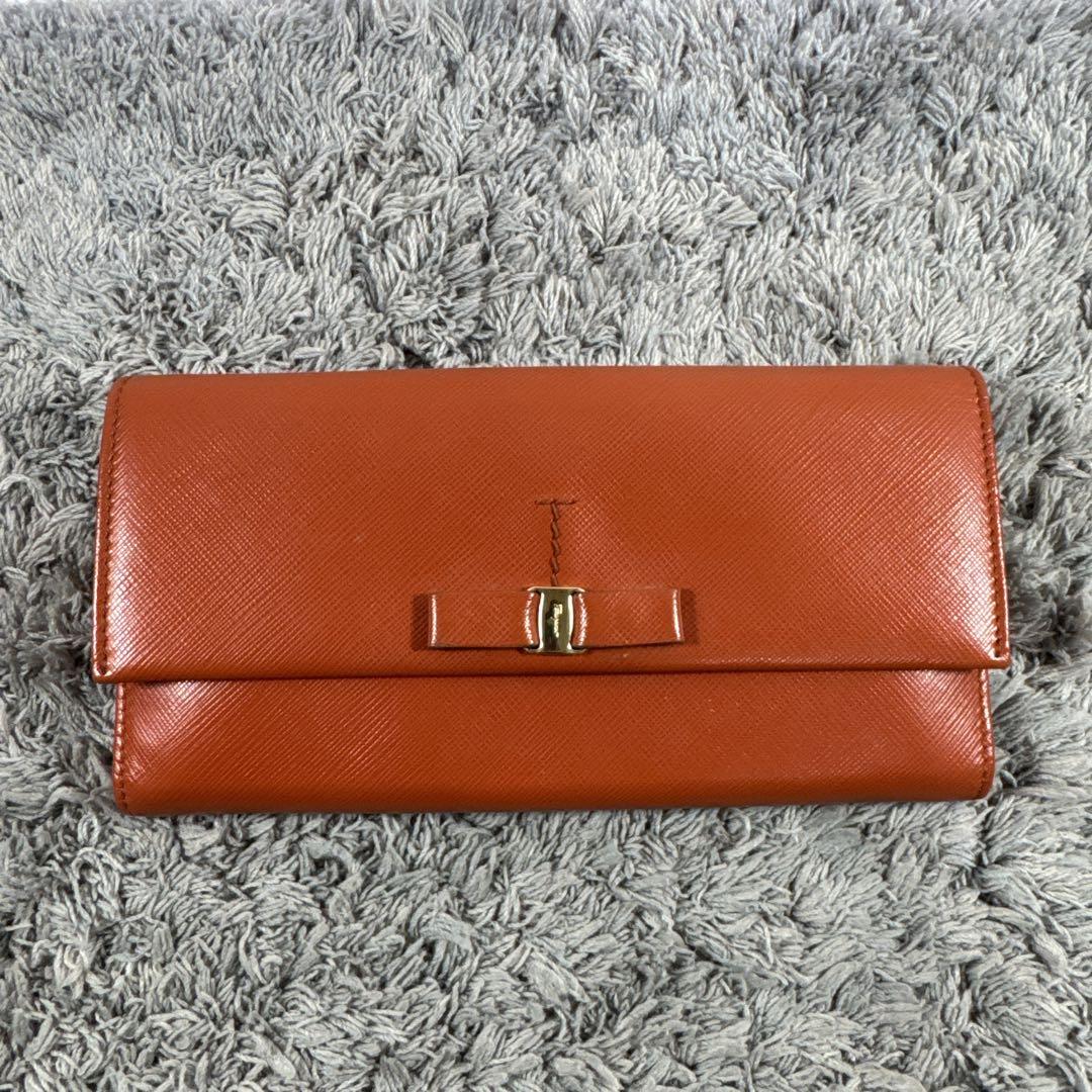 【美品】 Salvatore Ferragamo レザー 長財布 ヴァラリボン