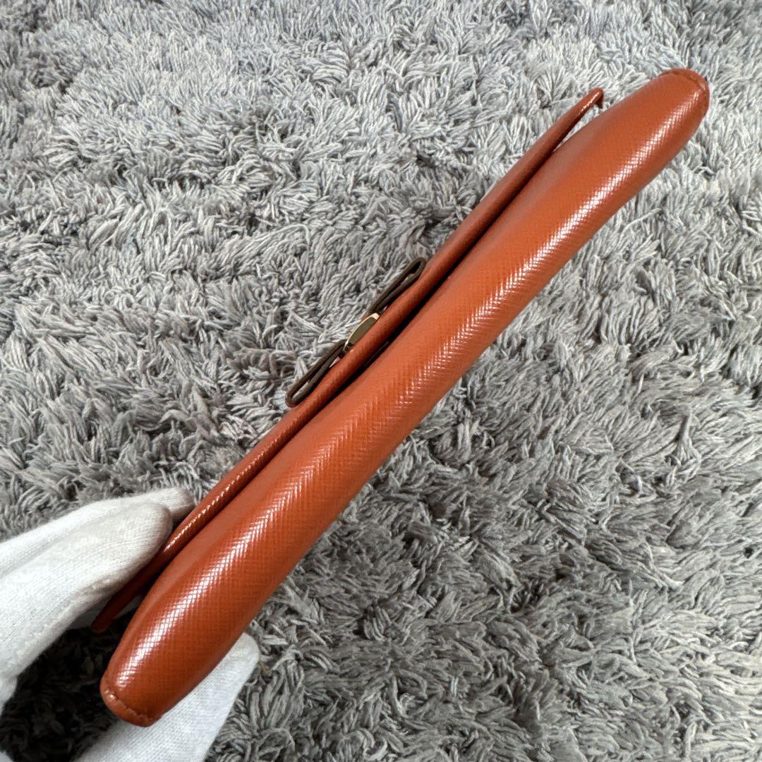 【美品】 Salvatore Ferragamo レザー 長財布 ヴァラリボン