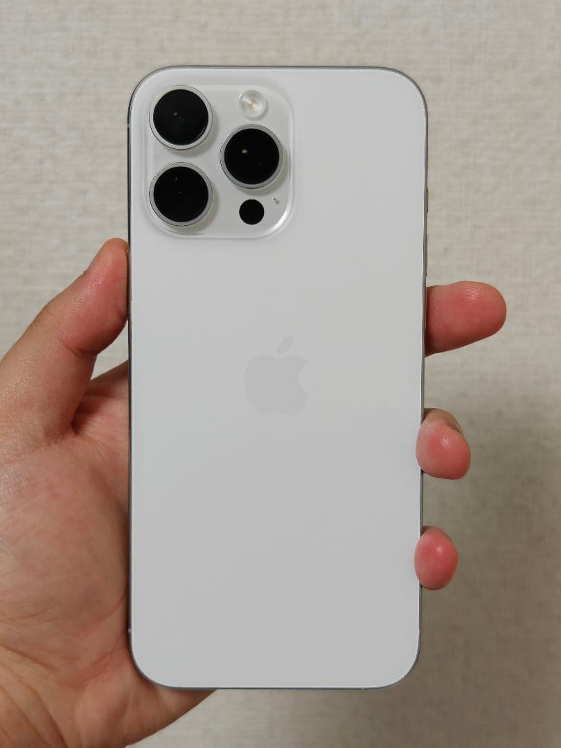 SIMフリー ホワイトチタニウムApple
