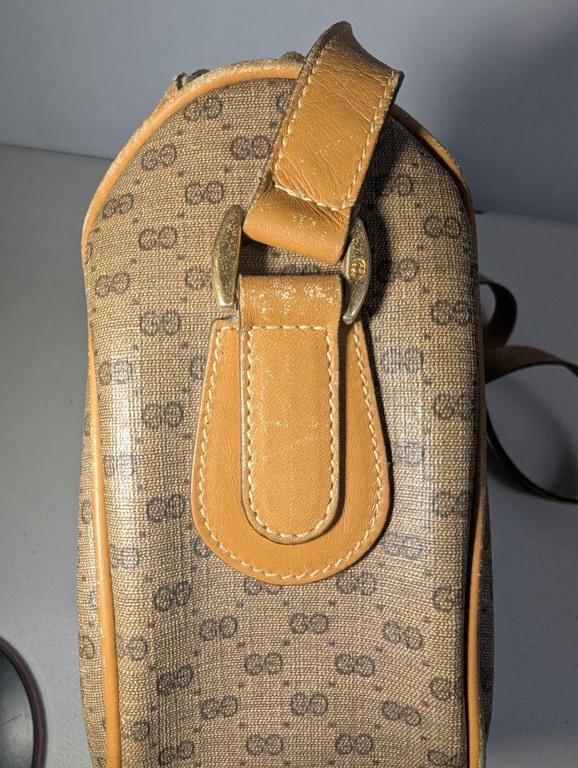 ※ゴン太ページ　GUCCI ベージュ ロゴ入り バッグ